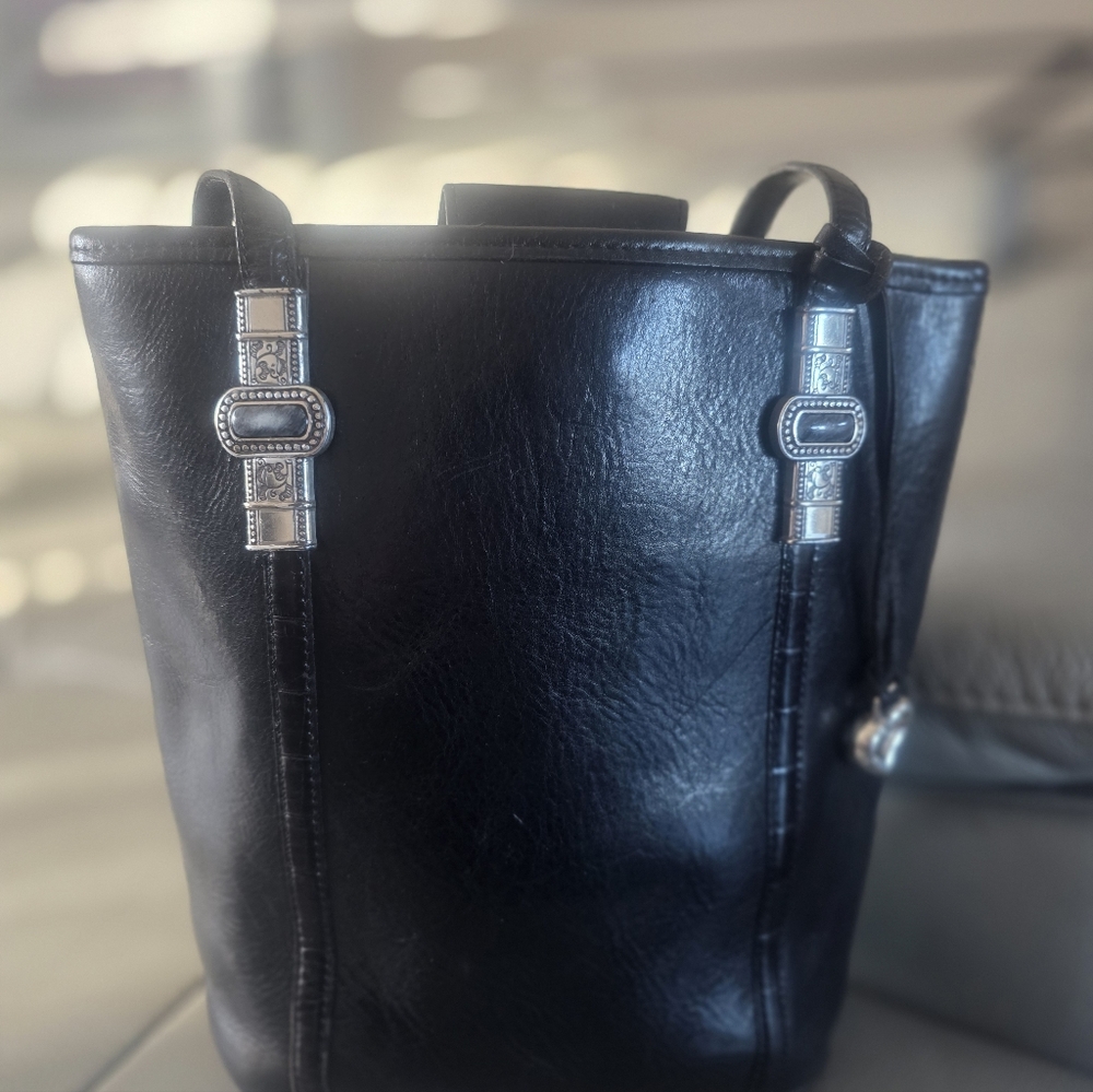Brighton VTG  Bucket Leather Shoulder Bag black with Croc-Embossed Trim.